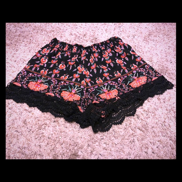 Pants - Flowered shorts